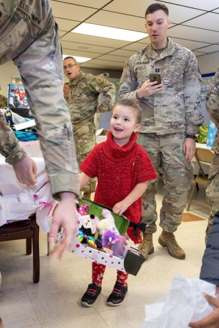 Soldiers spread Holiday Cheer in DeRidder, Louisiana 2019 03