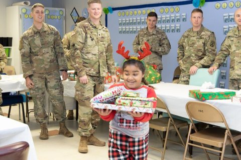 Soldiers spread Holiday Cheer in DeRidder, Louisiana 2019 06