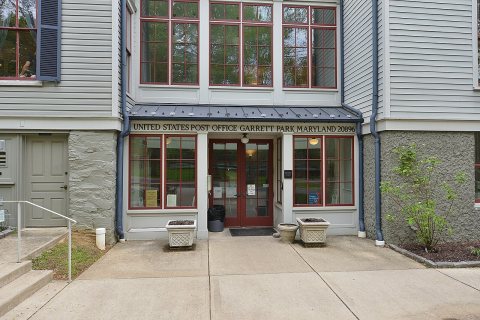 Post Office Garrett Park MD USPS 20210425 135740 1