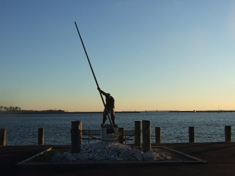 Oyster Tonging Statue 002