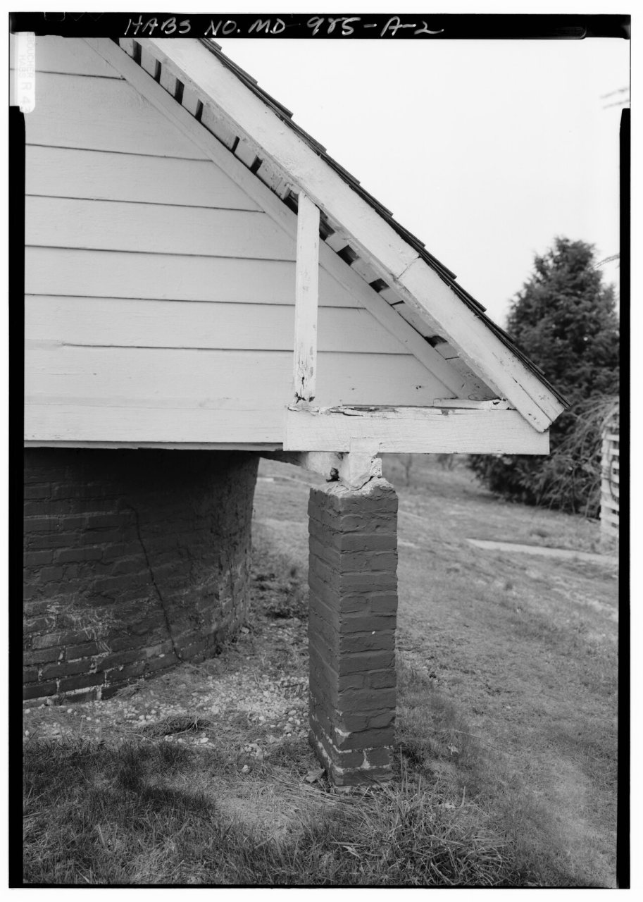 DETAIL OF NORTHEAST CORNER POST - The Cottage, Ice House, Upper Marlboro, Prince George's County, MD