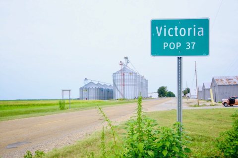 Victoria-entrance-sign-ar