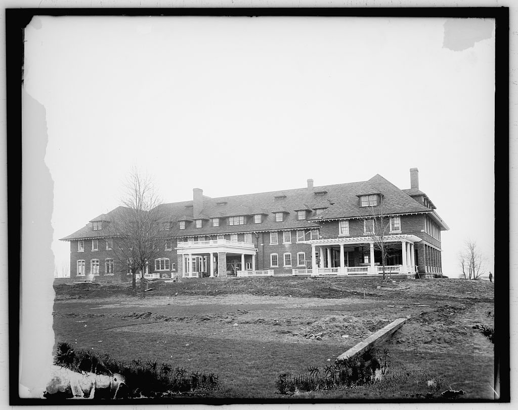 Grosse Pointe country club, Detroit, Mich