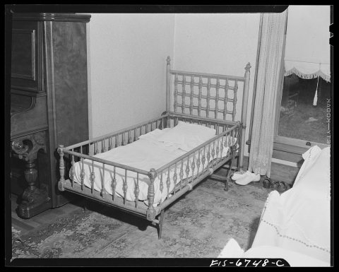 Frankfort, Michigan. Old-fashioned wooden trundle bed