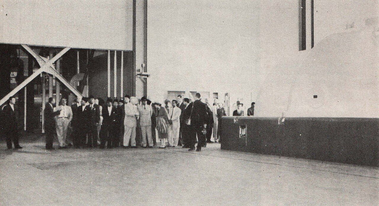 Sukarno at Edison Power Plant, River Rouge, Presiden Soekarno di Amerika Serikat, p44