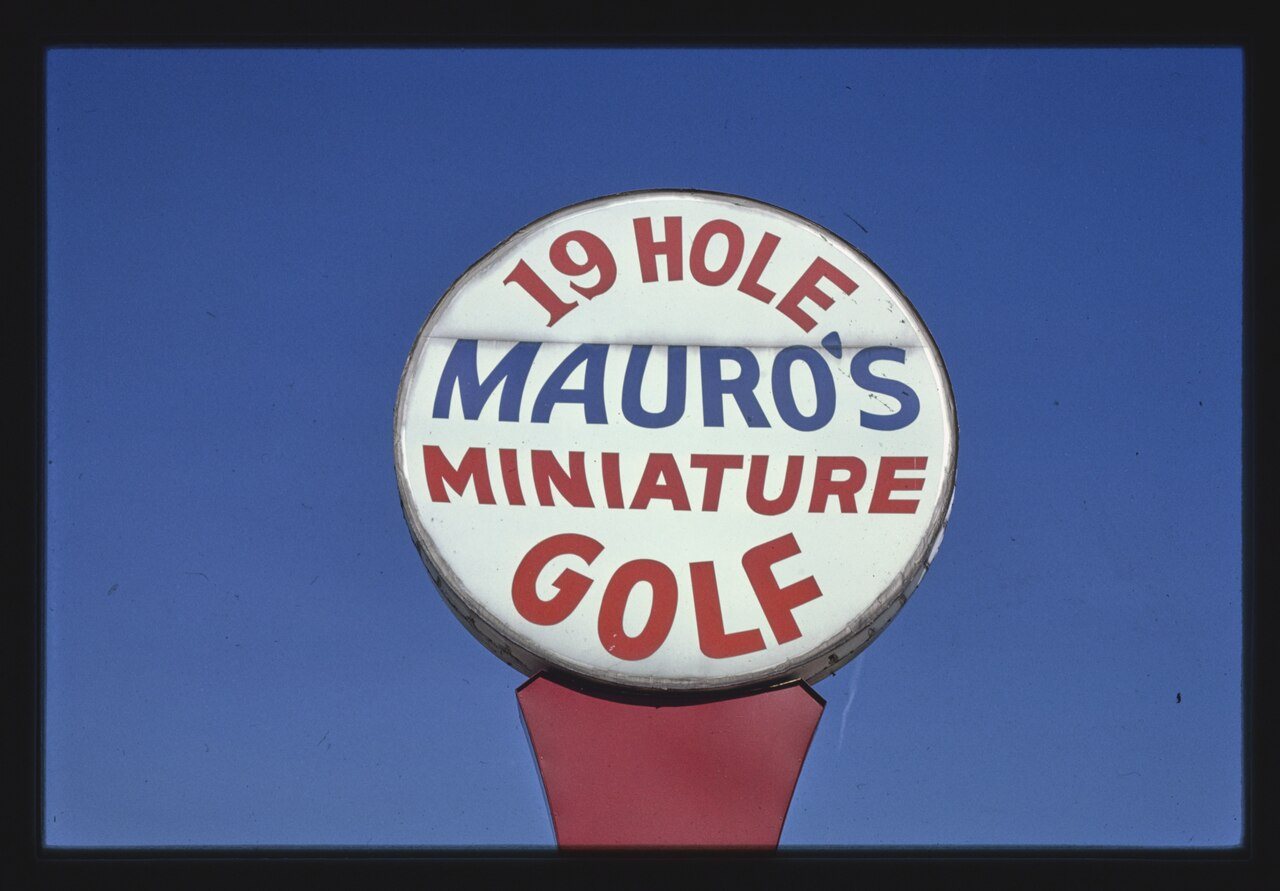 Mauro's mini golf sign