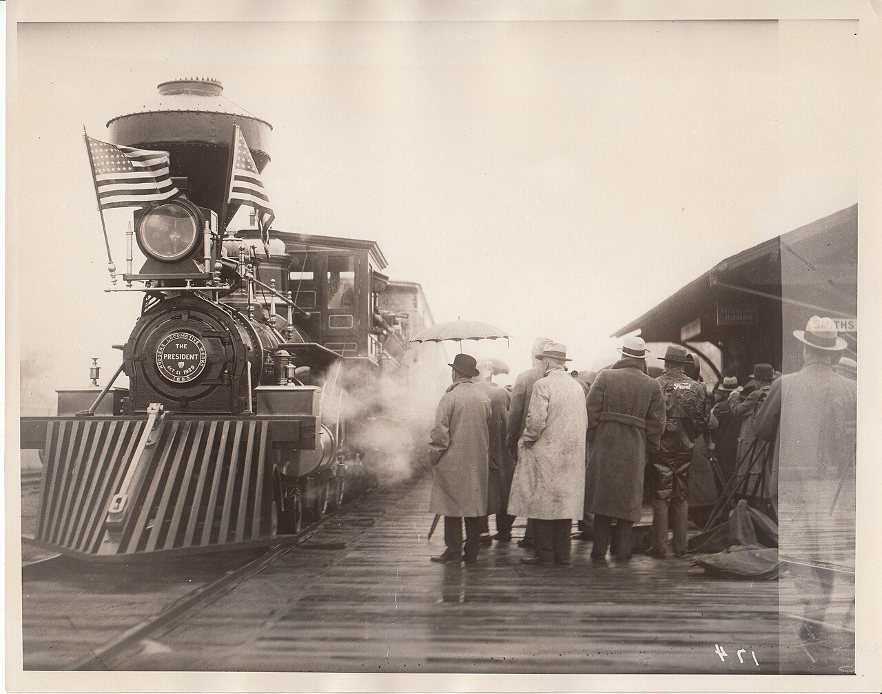 Presidential train approaching Smiths Creek station from Detroit