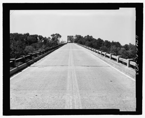View of approach span, main truss in background, view southwest - Tutwiler Bridge, Spanning Tombigbee River on Alabama …