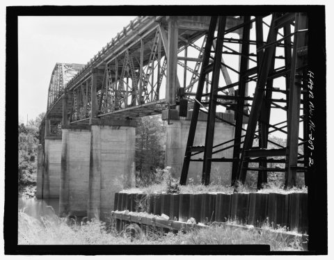 View of understructure of main and approach spanns, view west - Tutwiler Bridge, Spanning Tombigbee River on Alabama St…