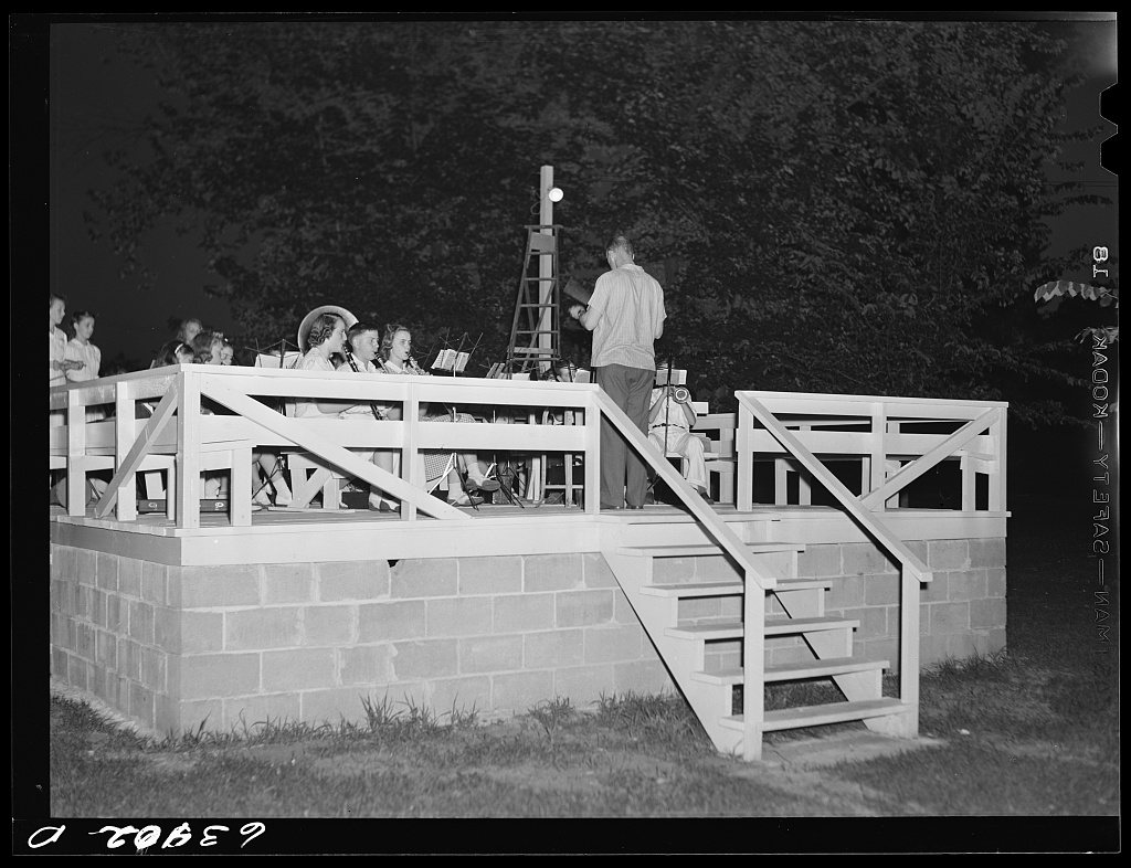 Untitled photo, possibly related to: Band concert in park. Kellogg, Minnesota