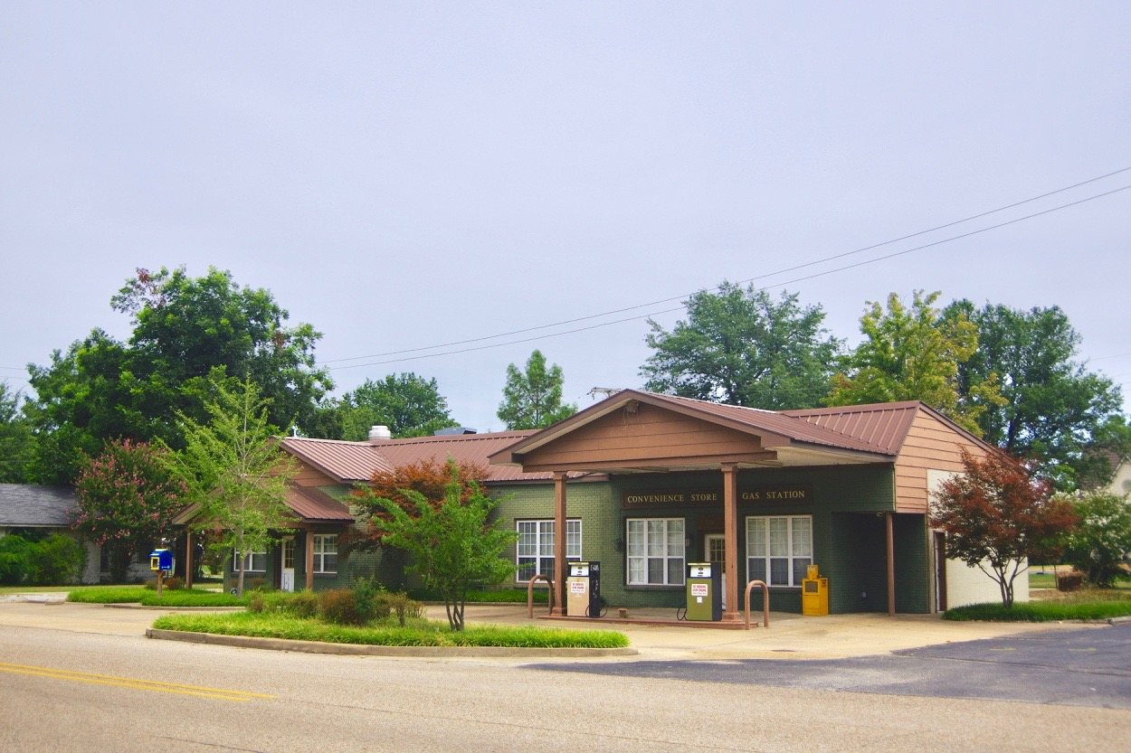 Dell-Cafe-Convenience-Store-ar