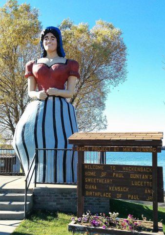 Lucette statue in