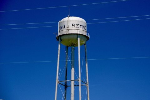Reyno-water-tower-ar