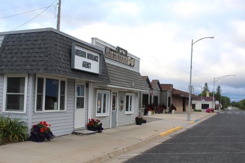Businesses on Summit Avenue looking west
