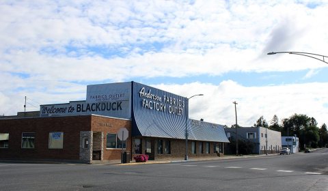 Businesses on Summit Avenue looking east