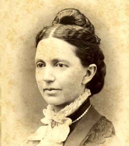 Head and shoulders portrait of Sarah B. Stearns, 1880 (cropped)