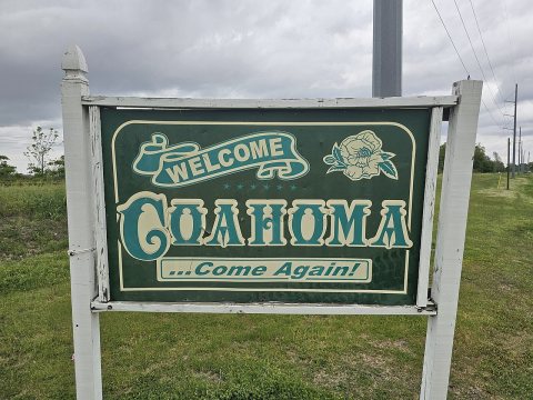 Welcome to Coahoma sign