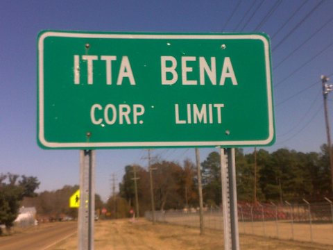 IttaBenaCityLimitSign