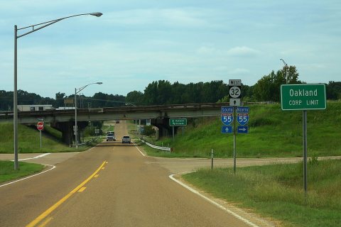 MS32 West - Oakland Sign at MS32