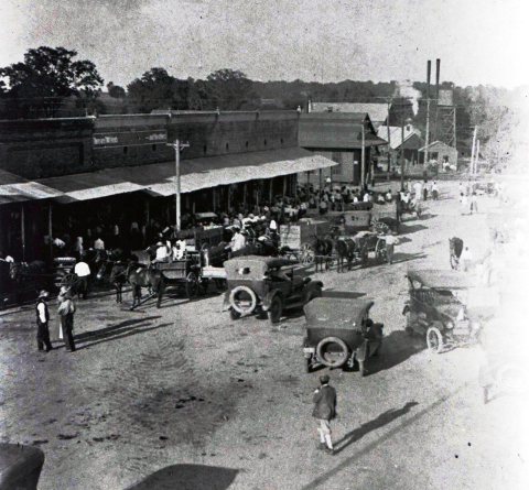 Main Street in Flora looking east