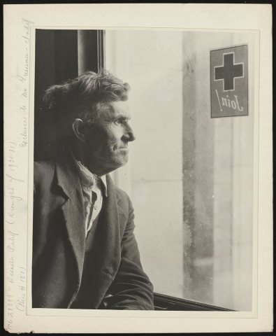 Study of a Red Cross beneficiary in the Cleveland, Mississippi, Red Cross chapter office