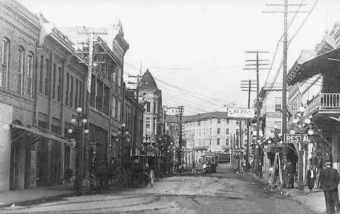 Oak Street, Laurel, Mississippi (circa 1900)
