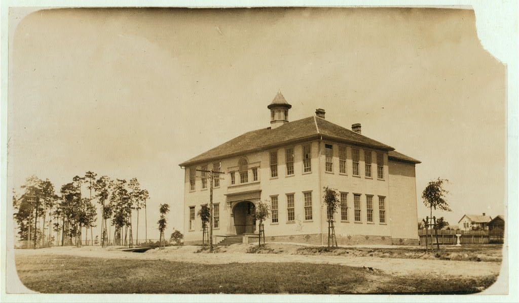 School in Mill District