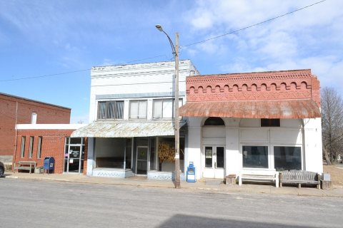 111-119 E Walnut