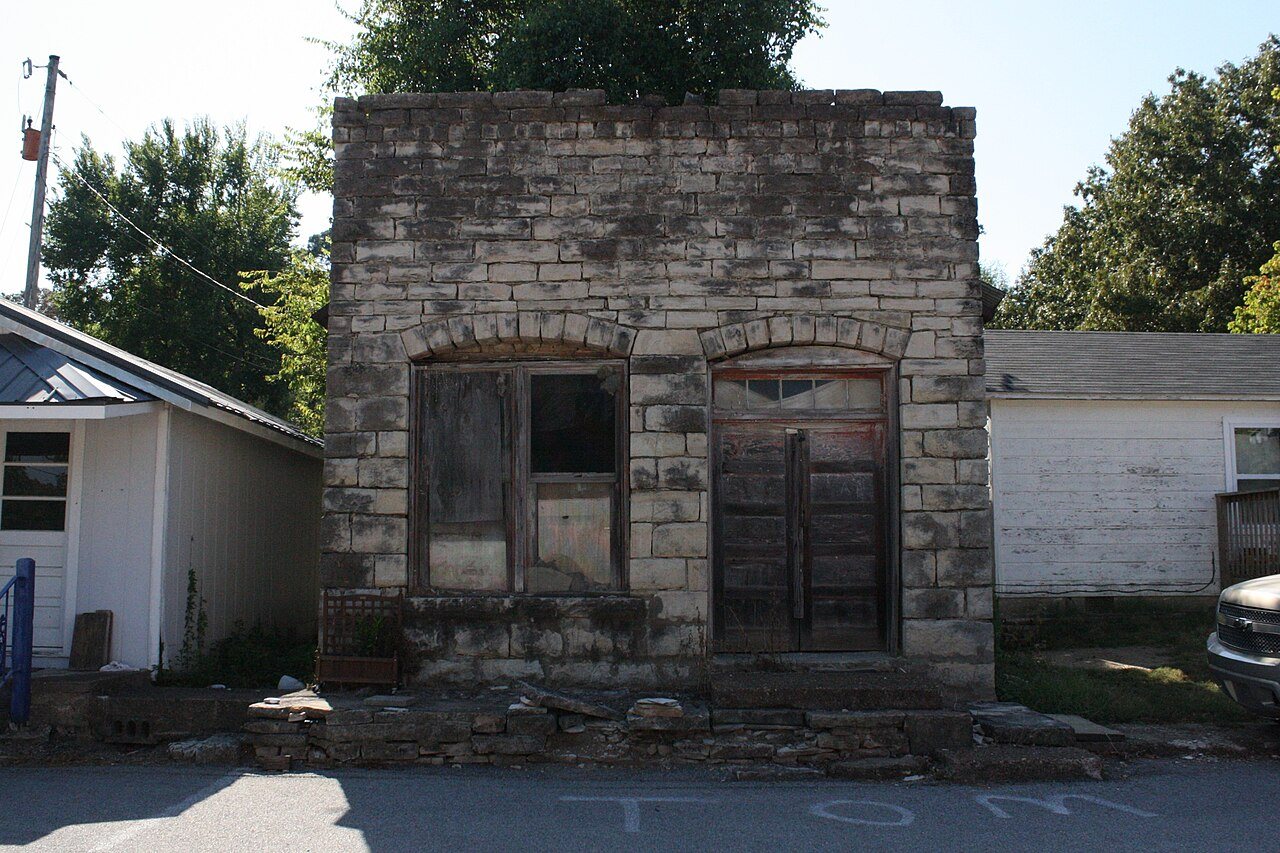 32 N Main