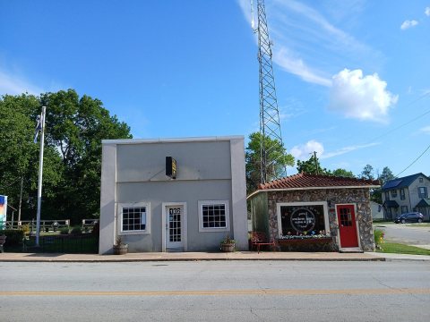 Diamond, Missouri - City Hall and Southern Notes Salon & Co