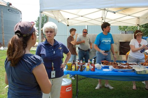 Flooding - Morehouse, Mo. , June 4, 2011 -- FEMA community relations specialist Beverly Winder discusses the work of th…