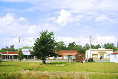 Lilbourn-3rd-St-building