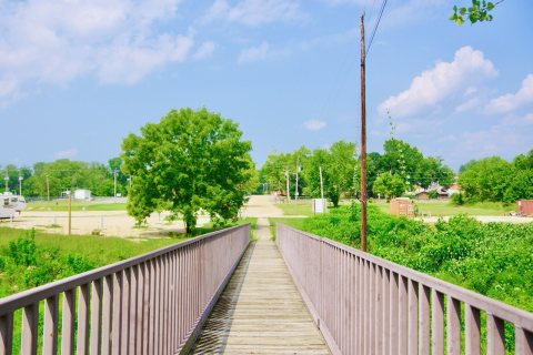 Van-Buren-pedestrian-bridge-mo